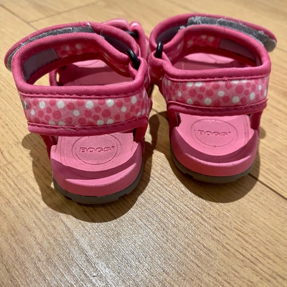 Bogs girl Size 9 pink Sandals. - Picture 4 of 4
